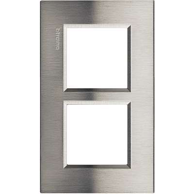 Plaque de recouvrement 2x2 modules entraxe 57mm acier brossé Living Light Bticino