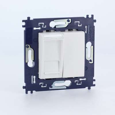 Prise informatique simple RJ45 (UTP6) 2 modules avec support à vis blanc Living Light Bticino