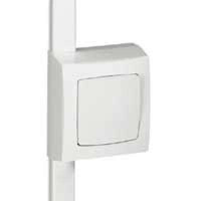 Cadre simple Oteo blanc le long du profilé pour moulures DLP 20x12.5 et 32x12.5mm Legrand